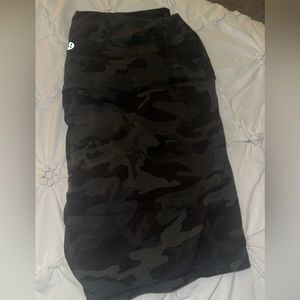 align short - green camo